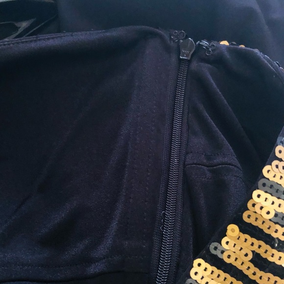 David Meister Evening Gown. Gold and Black Sequins. Jersey Fabric. Size 14. - Picture 15 of 15